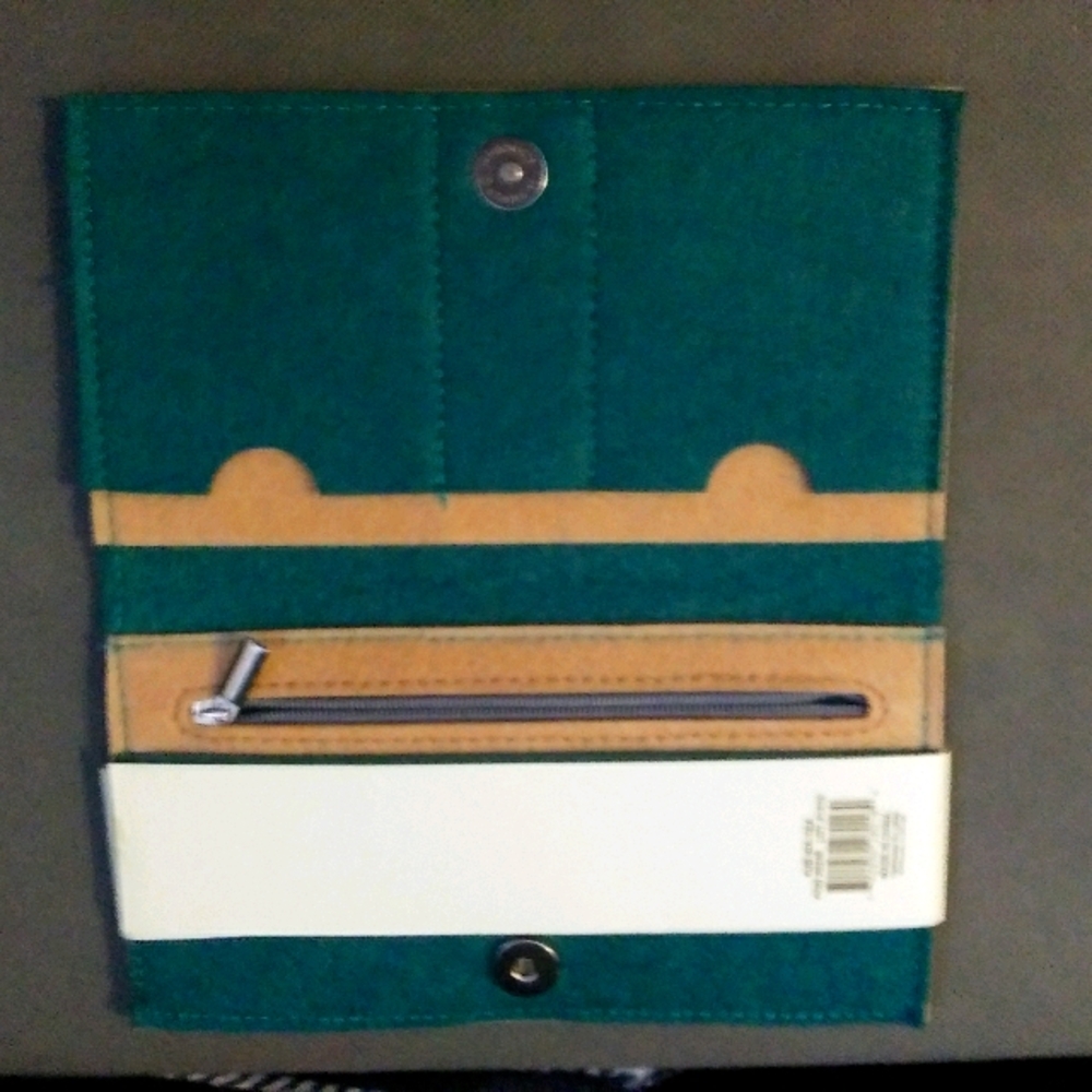 Unique boutique...sustanable cotton felt wallet
